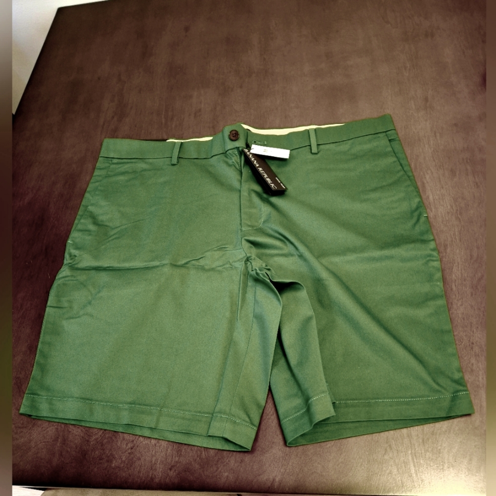 NEW Banana Republic Mens 9” Core Temp Shorts Dark Green Size 38